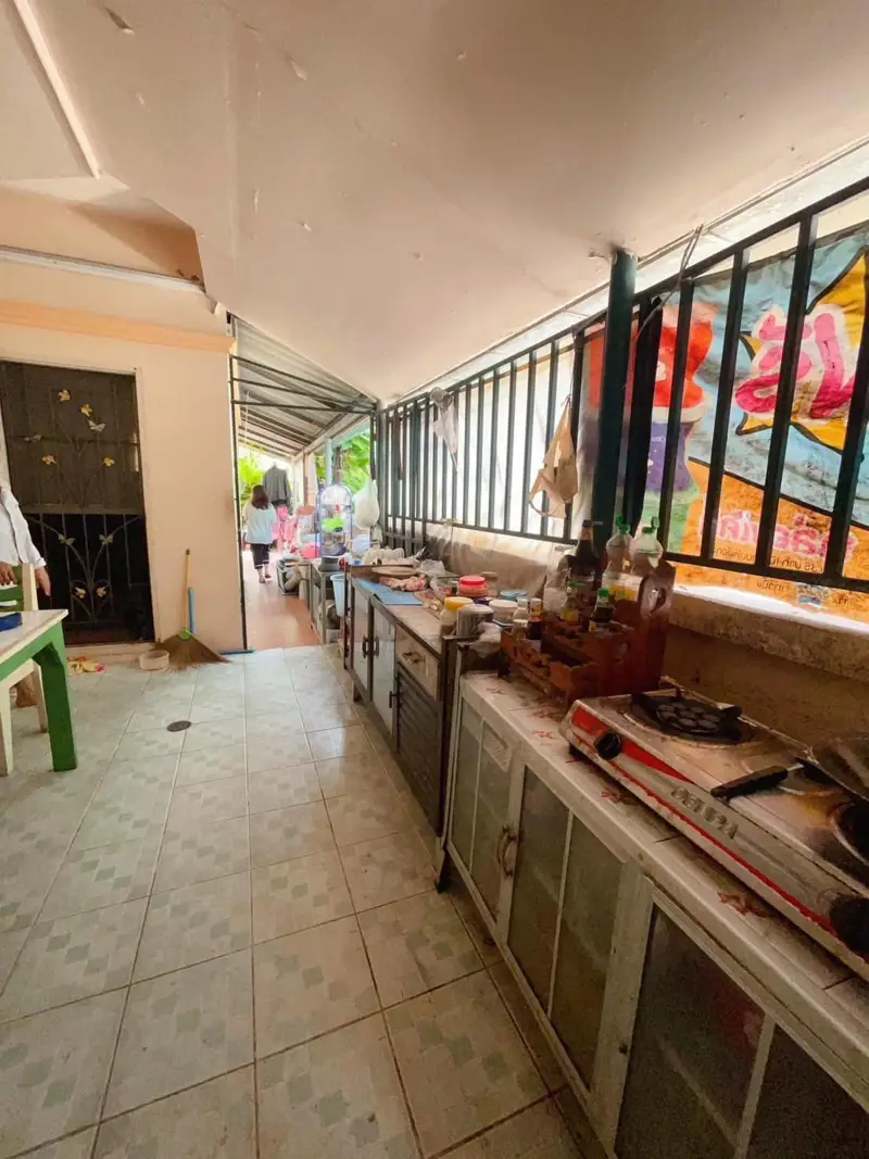 200 SQM detached house for sale with 2 bedrooms, 2 bathrooms, and 1 kitchen.  Communal swimming pool.  24-hour security.   Fully renovated, with room for an additional bedroom.