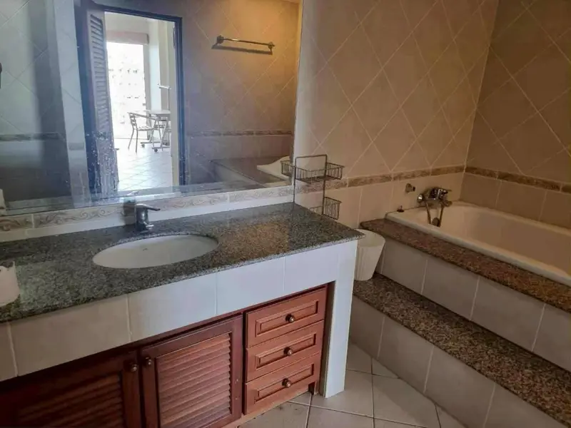 Sea View Condo in Jomtien  550 meters  to Jomtien Beach with pool and gym 