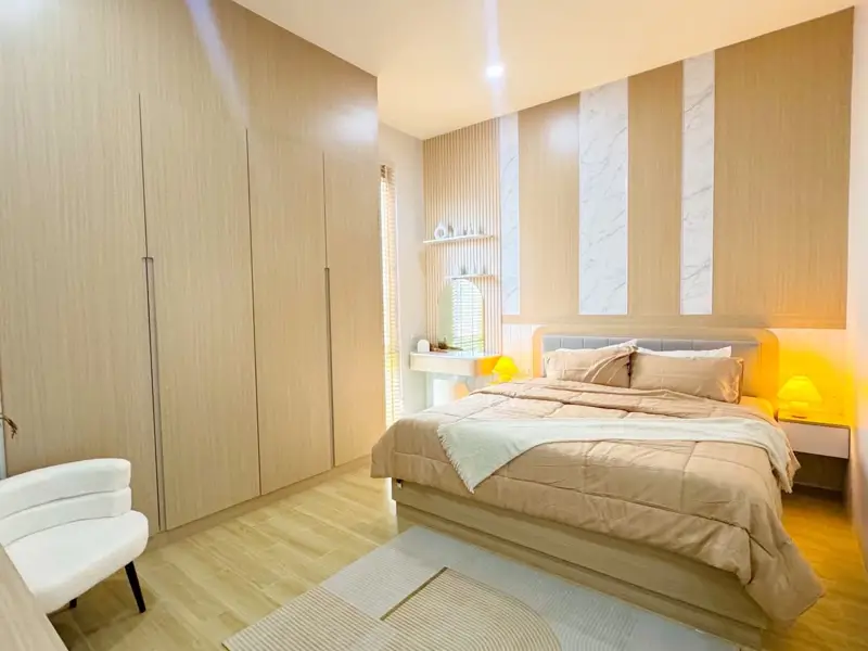 4 bed spacious home to buy in  East Pattaya, located near bustling beachfront areas, convenient access to amenities, international schools, golf courses, and a wide range of housing options,