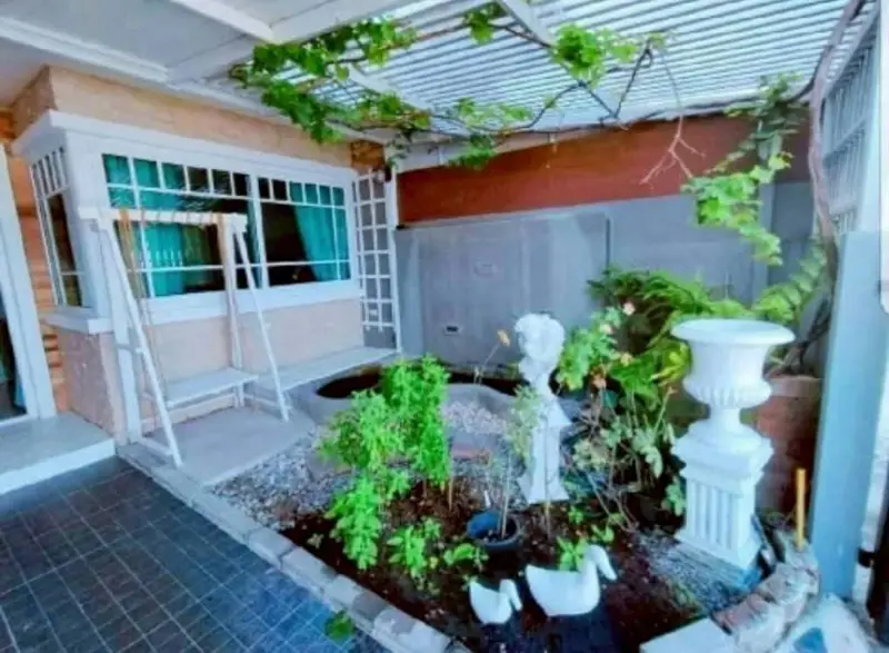 Townhouse for rent at Bristol Park Jomtien has the following facilities: Swimming pool.