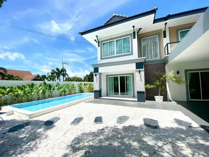 Pool villa 5 bed modern Chaiyaphruek for sale