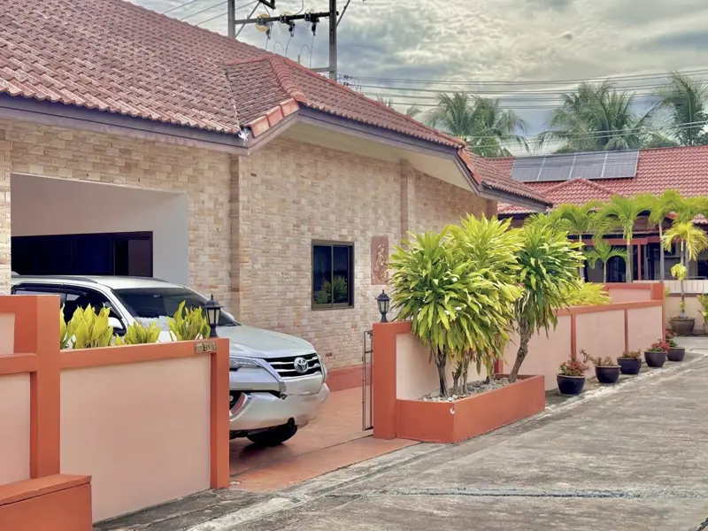 House  for rent at Danevang Village is located in Huay Yai near the new motorway which is very easy to travel. It only takes about 15 - 20 minutes to travel to Jomtien and Pattaya