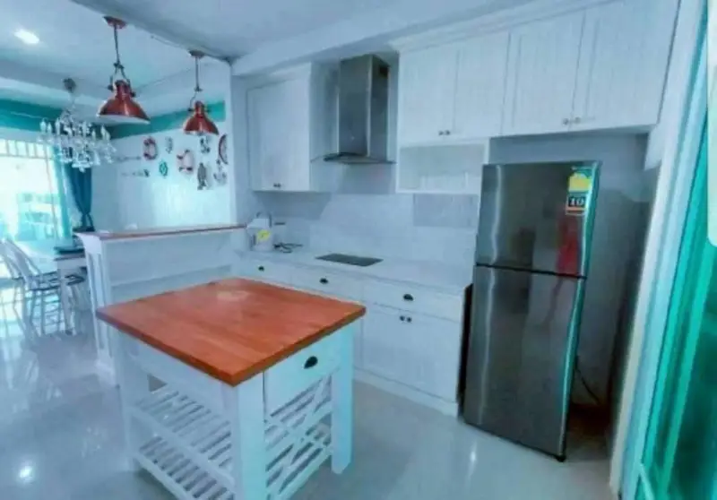 Townhouse for rent at Bristol Park Jomtien has the following facilities: Swimming pool.