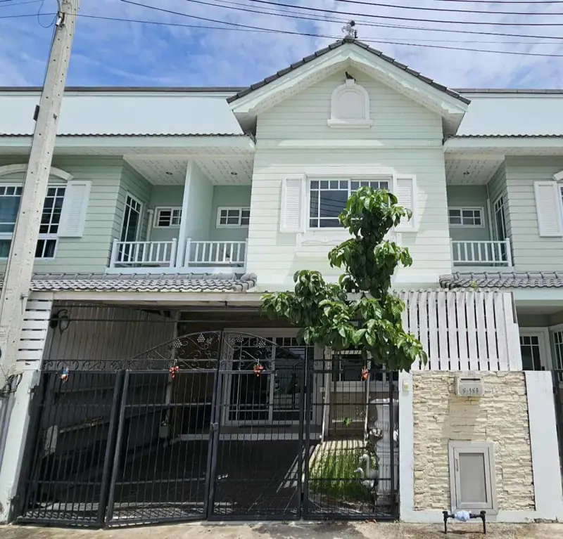 Townhouse for rent at Bristol Park Jomtien has the following facilities: Swimming pool.