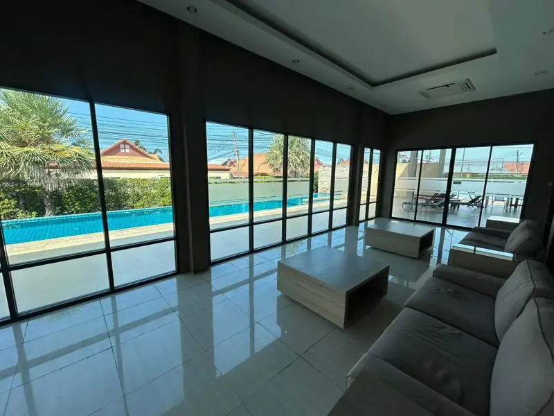 pool villa Jomtien with Bangkok are about 1.5 hour away. has the following facilities: Swimming pool, Gym, Security, Car park, Sauna, Concierge and Hot Tub. 