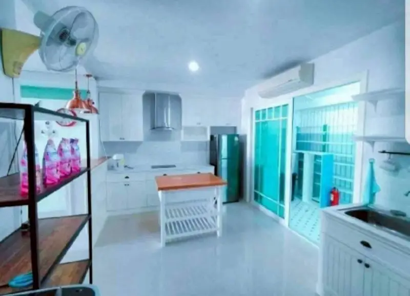 Townhouse for rent at Bristol Park Jomtien has the following facilities: Swimming pool.