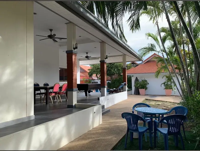 pool villa Jomtien with Bangkok are about 1.5 hour away. has the following facilities: Swimming pool, Gym, Security, Car park, Sauna, Concierge and Hot Tub. 