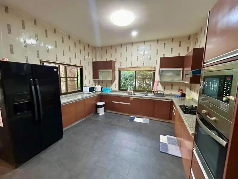 pool villa Jomtien with Bangkok are about 1.5 hour away. has the following facilities: Swimming pool, Gym, Security, Car park, Sauna, Concierge and Hot Tub. 