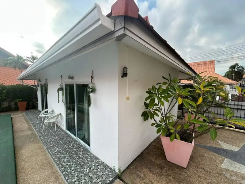 pool villa Jomtien with Bangkok are about 1.5 hour away. has the following facilities: Swimming pool, Gym, Security, Car park, Sauna, Concierge and Hot Tub. 