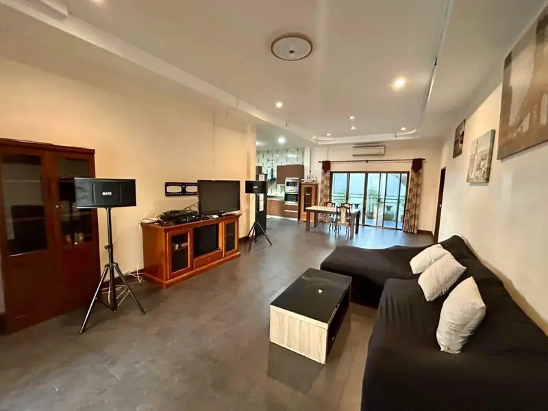 pool villa Jomtien with Bangkok are about 1.5 hour away. has the following facilities: Swimming pool, Gym, Security, Car park, Sauna, Concierge and Hot Tub. 