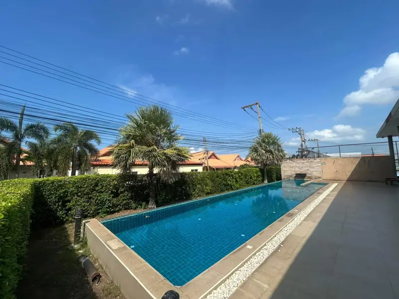 pool villa Jomtien with Bangkok are about 1.5 hour away. has the following facilities: Swimming pool, Gym, Security, Car park, Sauna, Concierge and Hot Tub. 