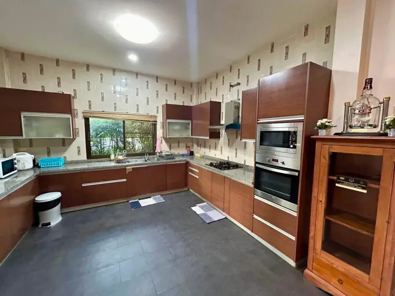 pool villa Jomtien with Bangkok are about 1.5 hour away. has the following facilities: Swimming pool, Gym, Security, Car park, Sauna, Concierge and Hot Tub. 