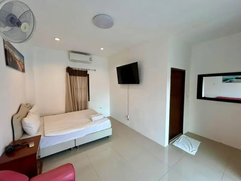 pool villa Jomtien with Bangkok are about 1.5 hour away. has the following facilities: Swimming pool, Gym, Security, Car park, Sauna, Concierge and Hot Tub. 