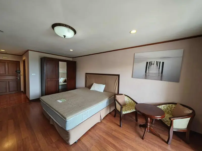 Pattaya Hill Resort Pratumnak Studio for sale with a pool, sauna , Jacuzzi, fitness center, car parking, security system, etc.Nearby Food Mart Supermarket, Boon Uea Shopping Plaza,