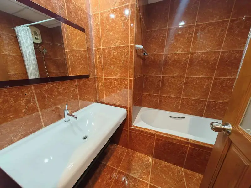 Pattaya Hill Resort Pratumnak Studio for sale with a pool, sauna , Jacuzzi, fitness center, car parking, security system, etc.Nearby Food Mart Supermarket, Boon Uea Shopping Plaza,