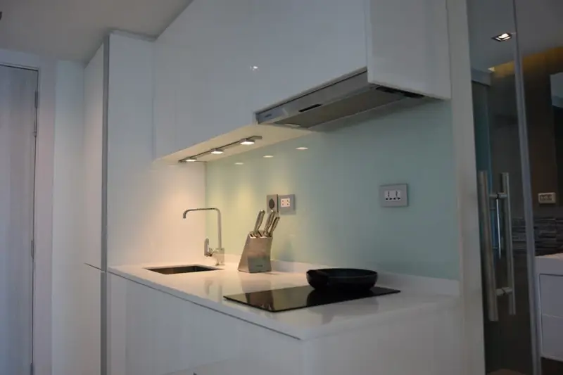 Sands Condominium 1bed condo for rent , Pratumnak Beach overlooking a beautiful secluded beach. with pool bar and restaurant, the fitness center with  Swimming pool, Gym, Security, Car park, Garden, Sauna and Concierge.