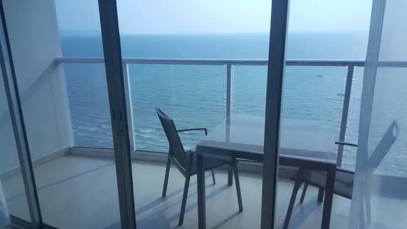 Sands Condominium 1bed condo for rent , Pratumnak Beach overlooking a beautiful secluded beach. with pool bar and restaurant, the fitness center with  Swimming pool, Gym, Security, Car park, Garden, Sauna and Concierge.