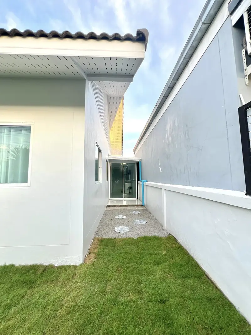 Suksiri Village, Takhian Tia 3 Bedroom for sale Corner house for sale, fully furnished, ready to move in 71 sq wah (approximately 100 sq m) Beautiful corner house,   2 bathrooms