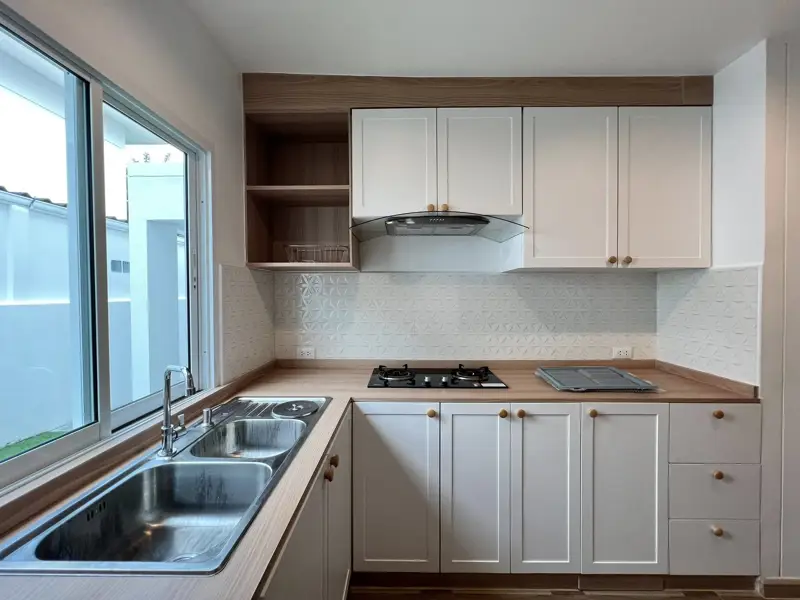 Pruksanara Jomtien Village house for sale 3 bedrooms   3 bathrooms   1 living room   Large European kitchen   Private swimming pool