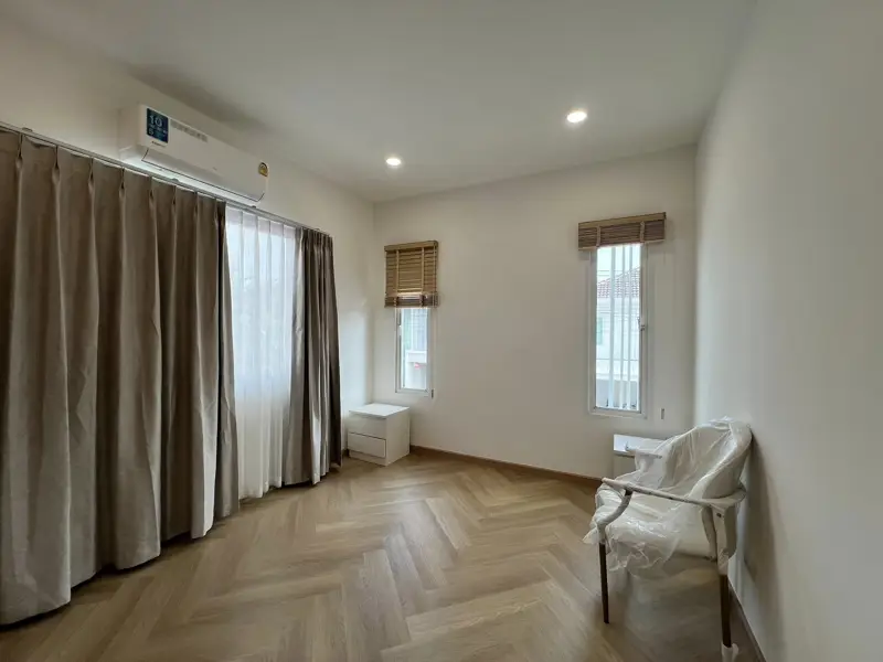 Pruksanara Jomtien Village house for sale 3 bedrooms   3 bathrooms   1 living room   Large European kitchen   Private swimming pool