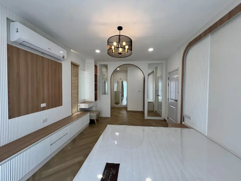 Pruksanara Jomtien Village house for sale 3 bedrooms   3 bathrooms   1 living room   Large European kitchen   Private swimming pool