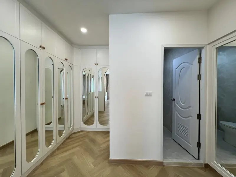 Pruksanara Jomtien Village house for sale 3 bedrooms   3 bathrooms   1 living room   Large European kitchen   Private swimming pool