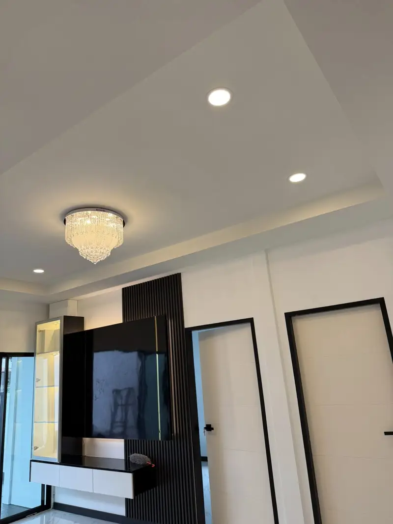 Pattaya Rung Ruang Soi 4, 2 Bedroom for sale in Huay Yai, located east of Pattaya City, offers a peaceful escape from the busy tourist areas. Known for its lush countryside landscapes, relaxed atmosphere,