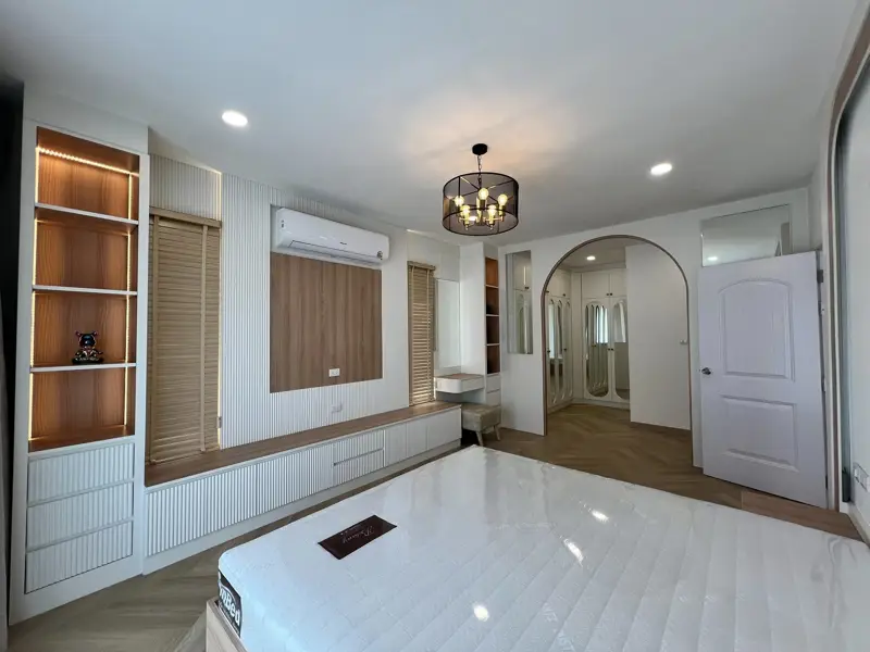 Pruksanara Jomtien Village house for sale 3 bedrooms   3 bathrooms   1 living room   Large European kitchen   Private swimming pool