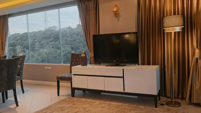 Executive residence 4 Condo Pratumnak comprising of a swimming pool, fitness room, car parking, and CCTV throughout the building. Near to tourist attractions,
