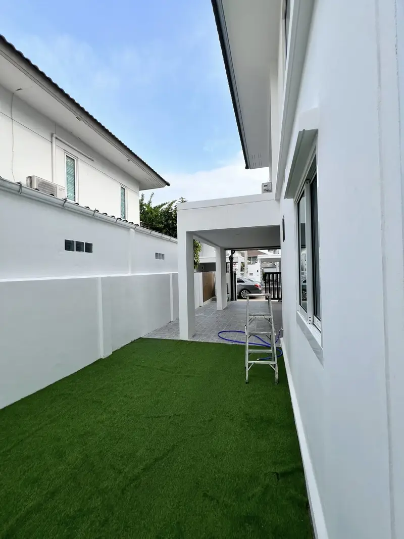 Pruksanara Jomtien Village house for sale 3 bedrooms   3 bathrooms   1 living room   Large European kitchen   Private swimming pool