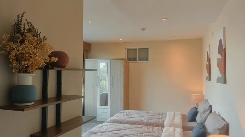 Executive residence 4 Condo Pratumnak comprising of a swimming pool, fitness room, car parking, and CCTV throughout the building. Near to tourist attractions,