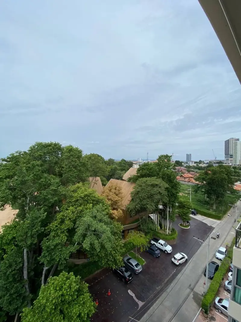  1 bed Condo Wongamat with  range of facilities available, including the reception area, swimming pool, gym, sauna and steam rooms, key card access, and a 24-hour security