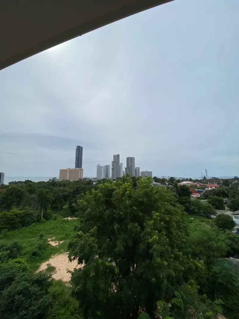  1 bed Condo Wongamat with  range of facilities available, including the reception area, swimming pool, gym, sauna and steam rooms, key card access, and a 24-hour security