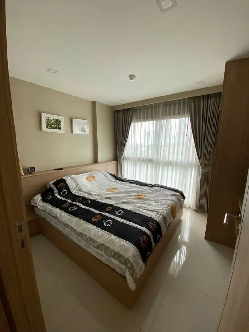  1 bed Condo Wongamat with  range of facilities available, including the reception area, swimming pool, gym, sauna and steam rooms, key card access, and a 24-hour security