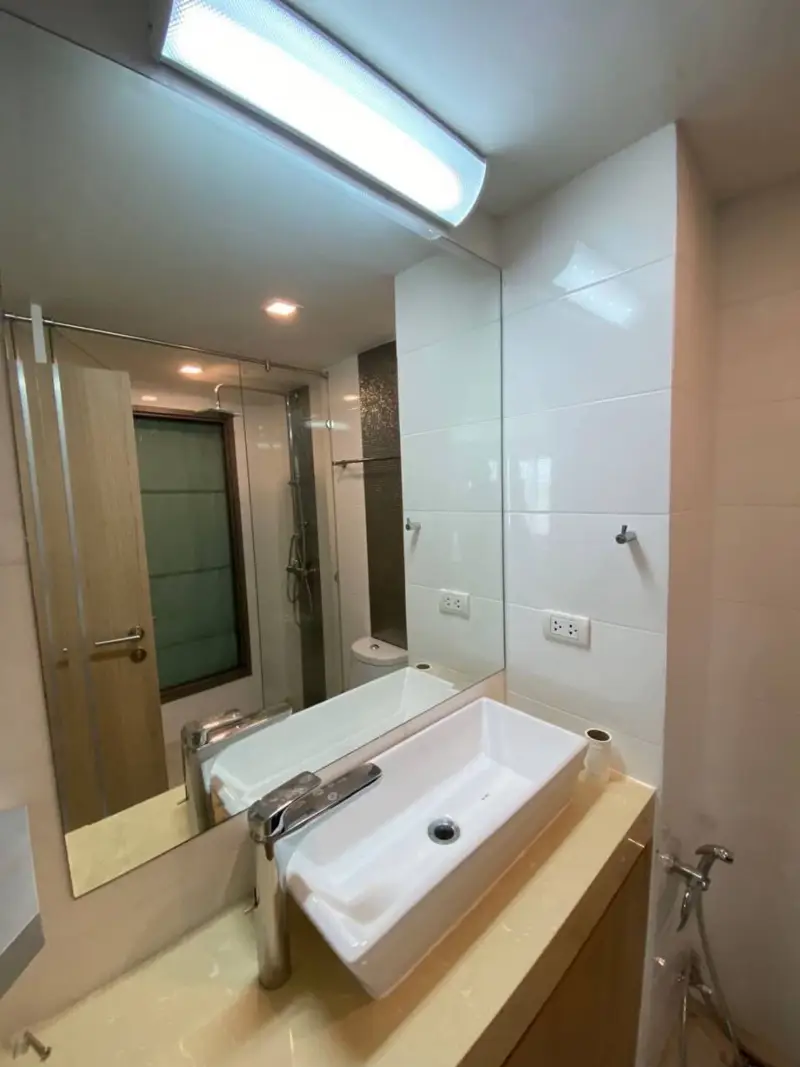  1 bed Condo Wongamat with  range of facilities available, including the reception area, swimming pool, gym, sauna and steam rooms, key card access, and a 24-hour security