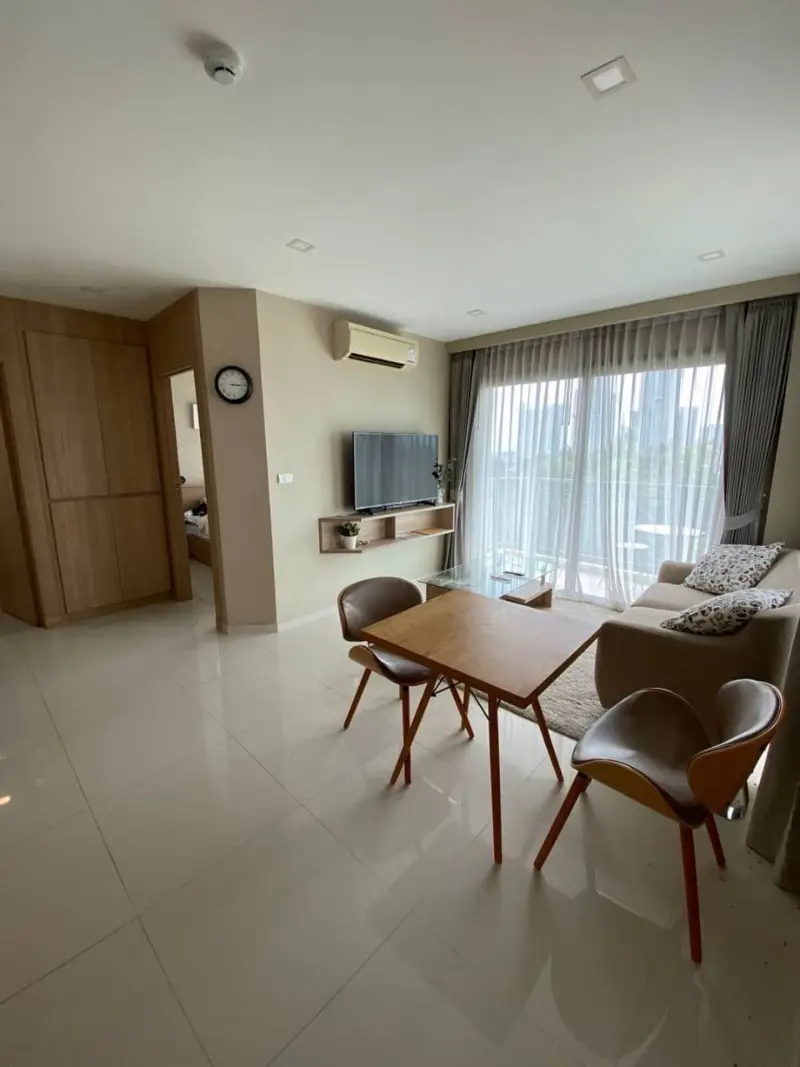  1 bed Condo Wongamat with  range of facilities available, including the reception area, swimming pool, gym, sauna and steam rooms, key card access, and a 24-hour security