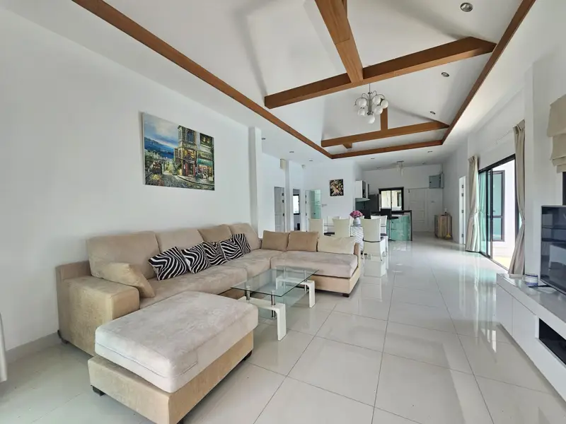 Baan Dusit Pattaya Lake 4 Bedroom for sale