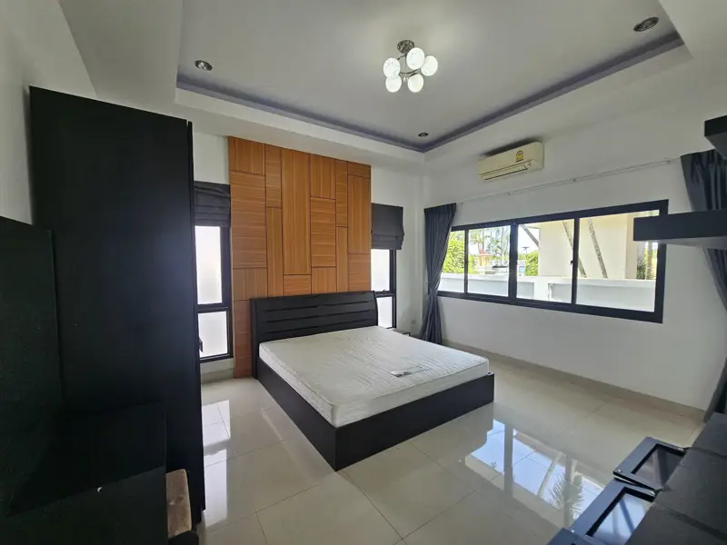 Baan Dusit Pattaya Lake 4 Bedroom for sale
