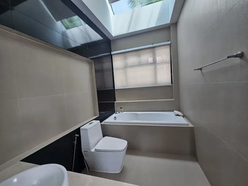 Baan Dusit Pattaya Lake 4 Bedroom for sale