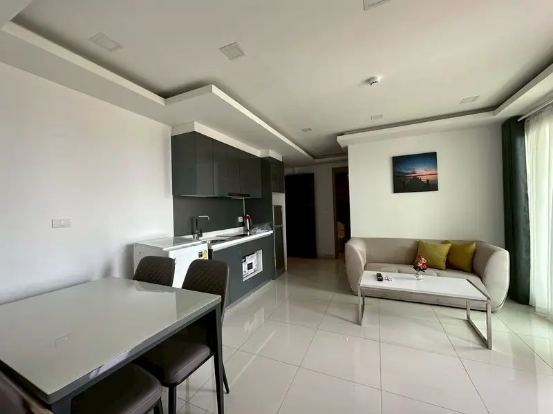  bed condo in the inner-city resort living of Pattaya for total relaxation.