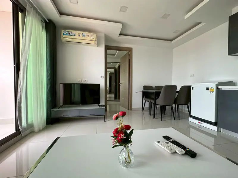  bed condo in the inner-city resort living of Pattaya for total relaxation.