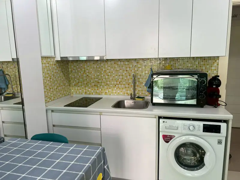 1 bed room condo at Amazon with modern condominium with a large swimming pool and a tropical garden location in the south Pattaya area, only 5 minutes or 1.2 kilometers to Jomtien Beach,