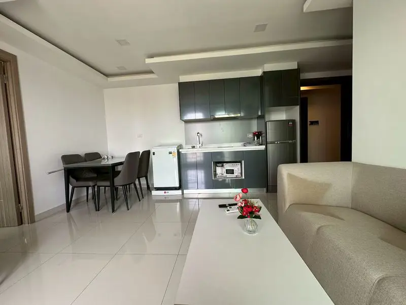  bed condo in the inner-city resort living of Pattaya for total relaxation.