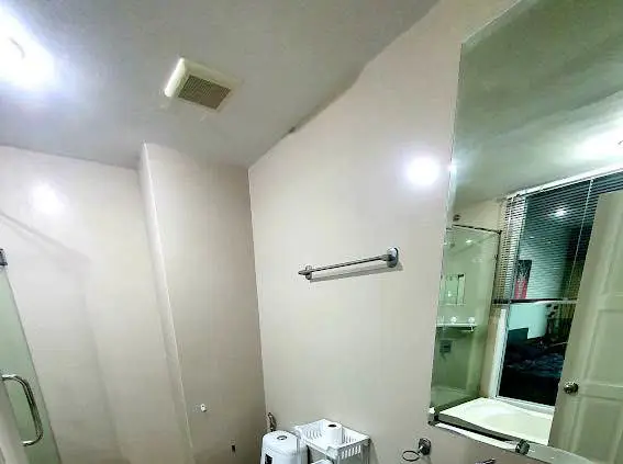  1 bed sea view condo Wongamat with facilities such as a swimming pool, fitness center, BBQ area, and on-site restaurant.