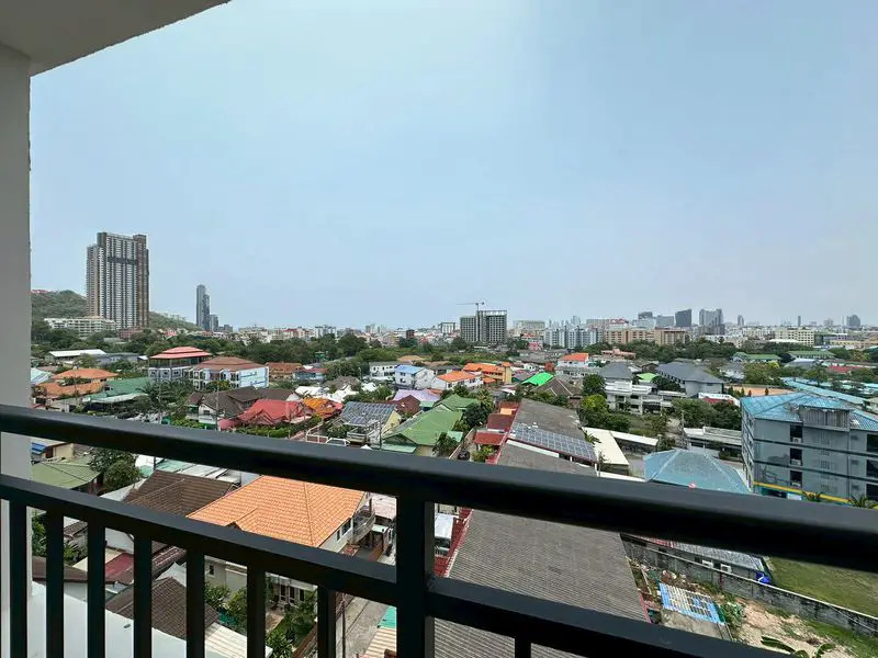  bed condo in the inner-city resort living of Pattaya for total relaxation.