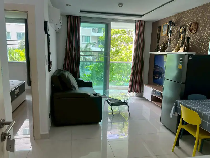 1 bed room condo at Amazon with modern condominium with a large swimming pool and a tropical garden location in the south Pattaya area, only 5 minutes or 1.2 kilometers to Jomtien Beach,