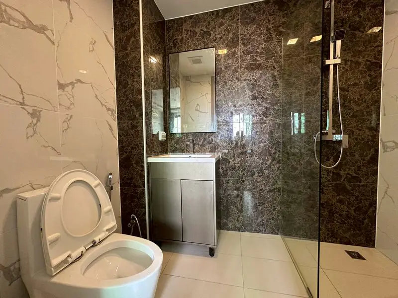  bed condo in the inner-city resort living of Pattaya for total relaxation.