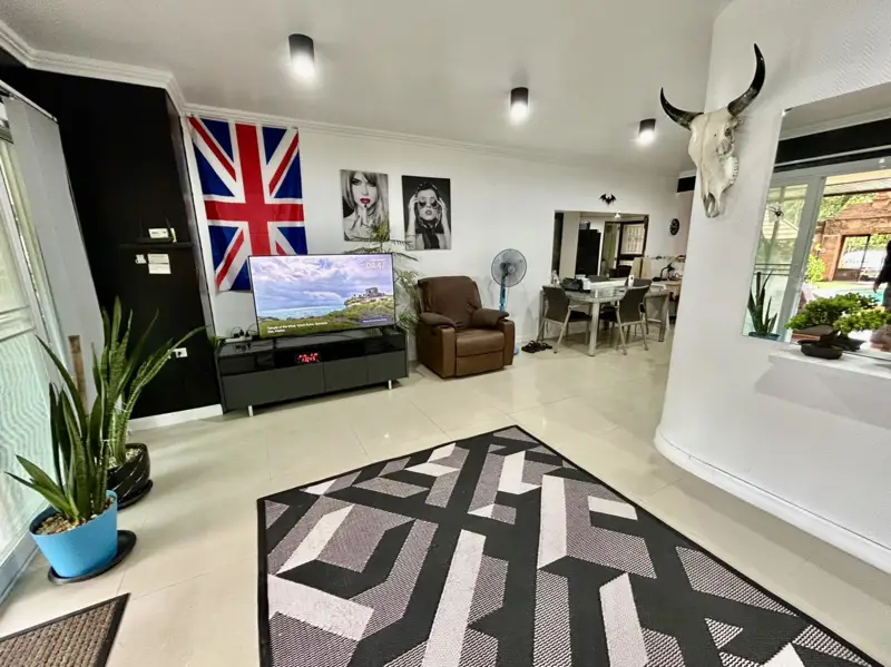 Pool/Garden Access 1 Bedroom Corner Apartment for Sale On Cosy Beach Pratumnak Hill Pattaya.