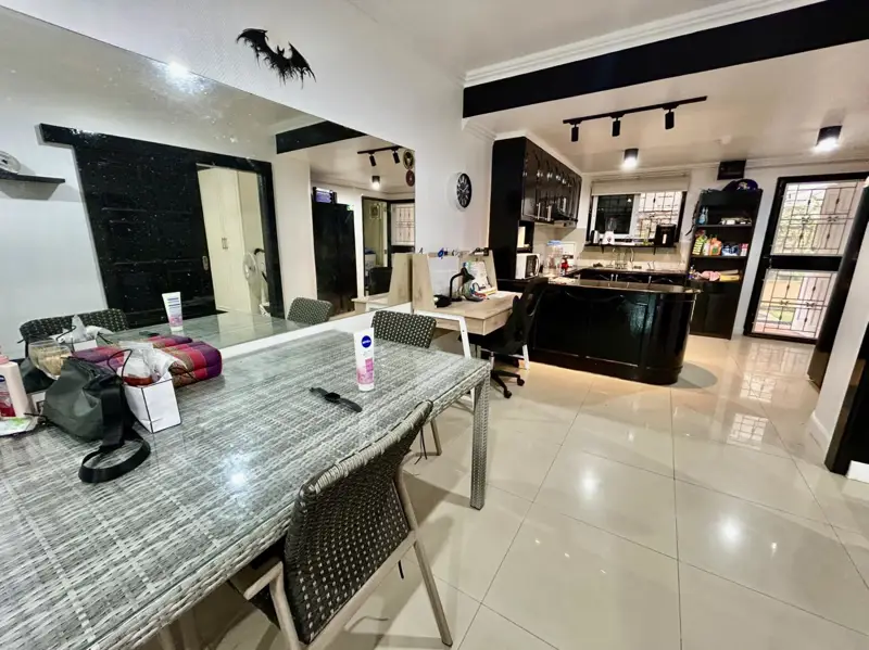 Pool/Garden Access 1 Bedroom Corner Apartment for Sale On Cosy Beach Pratumnak Hill Pattaya.