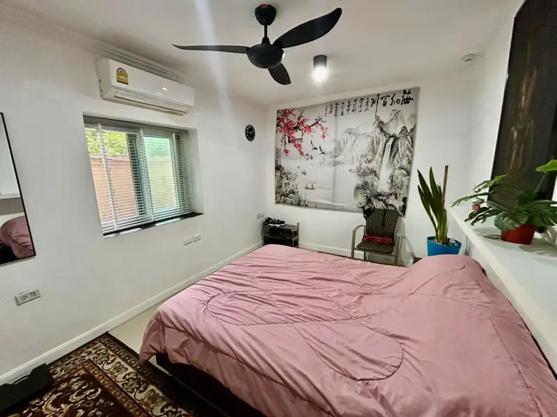 Pool/Garden Access 1 Bedroom Corner Apartment for Sale On Cosy Beach Pratumnak Hill Pattaya.